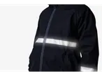 Temno modra dežna jakna z odsevnim trakom.