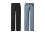 Zwei gerade geschnittene Jeanshosen für Damen in Schwarz und Hellblau.