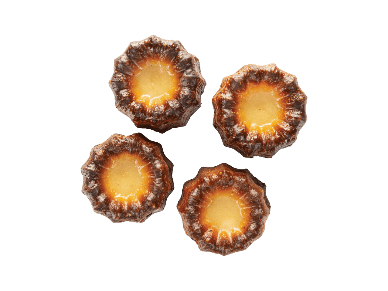 Neli canelé'd, väikesed prantsuse koogikesed tumeda karamellise kooriku ja pehme kreemja sisuga.