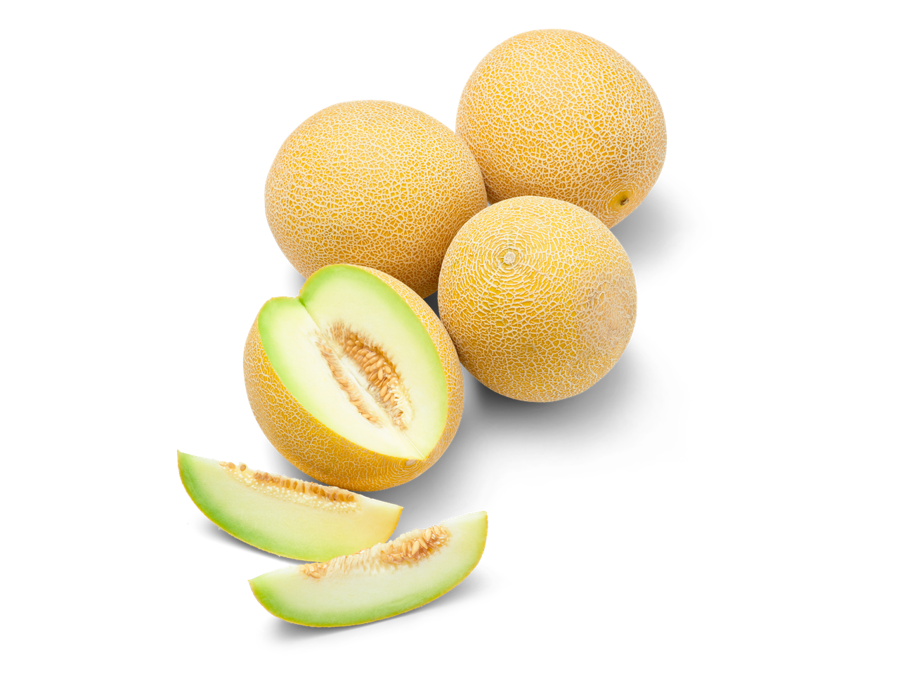 Drie hele cantaloupes en drie partjes zweven voor een zwarte achtergrond.