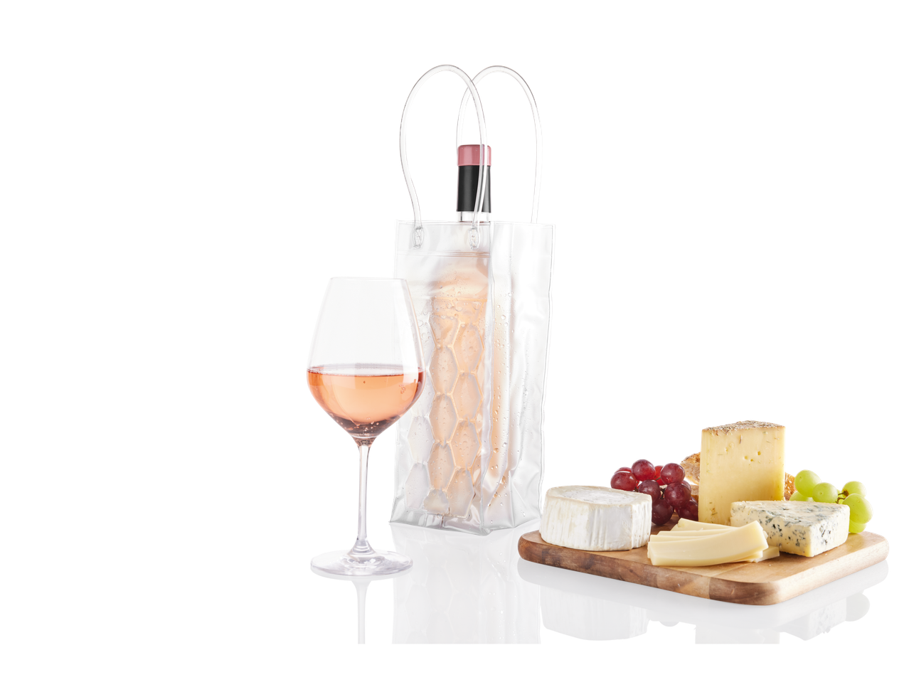 Geantă izotermă pentru vin cu o sticlă de rosé, un pahar de vin și un platou de brânzeturi.