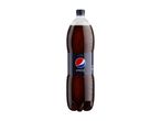Plastenka Pepsi Max s temno modro etiketo in belim logotipom na belem ozadju.