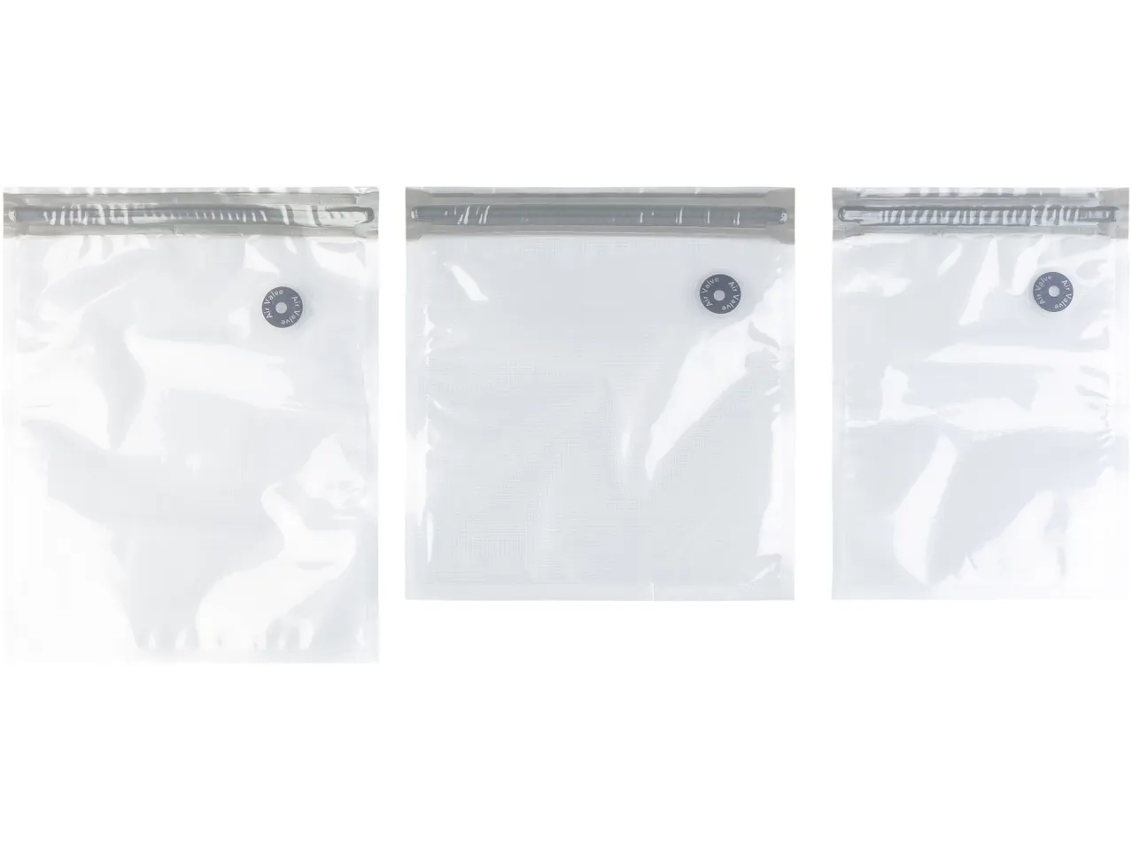 Tre sacchetti sottovuoto di diverse dimensioni, perfetti per conservare gli alimenti.