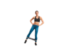 Mulher usando uma faixa de resistência Crivit para fitness.