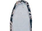 Capa de tábua de passar roupa com padrão floral azul escuro e bege