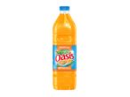 Oasis tropisch sap in een plastic fles.