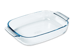 Pyrex Glasauflaufform mit Griffen auf schwarzem Hintergrund