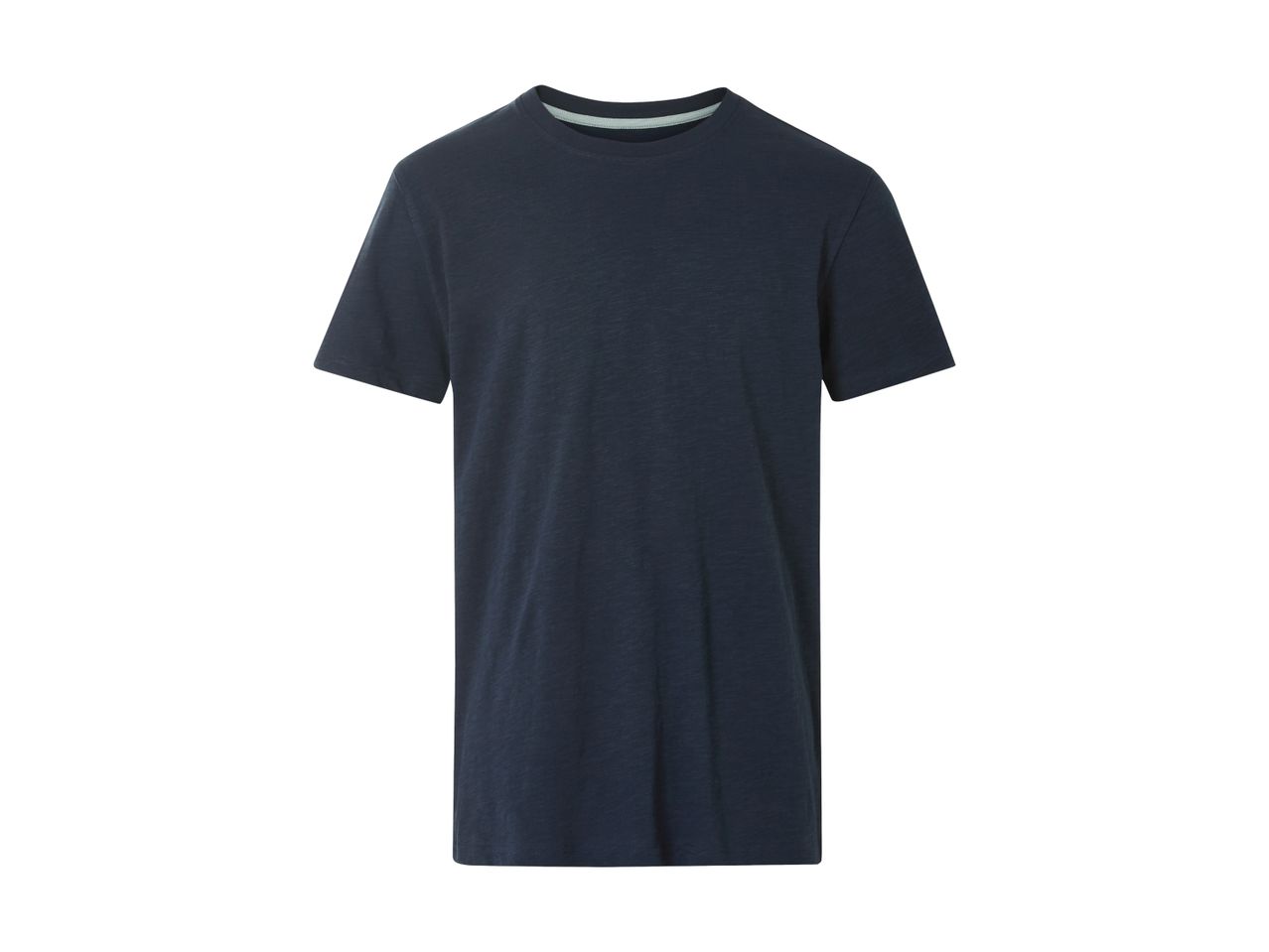 En mørkeblå t-shirt.
