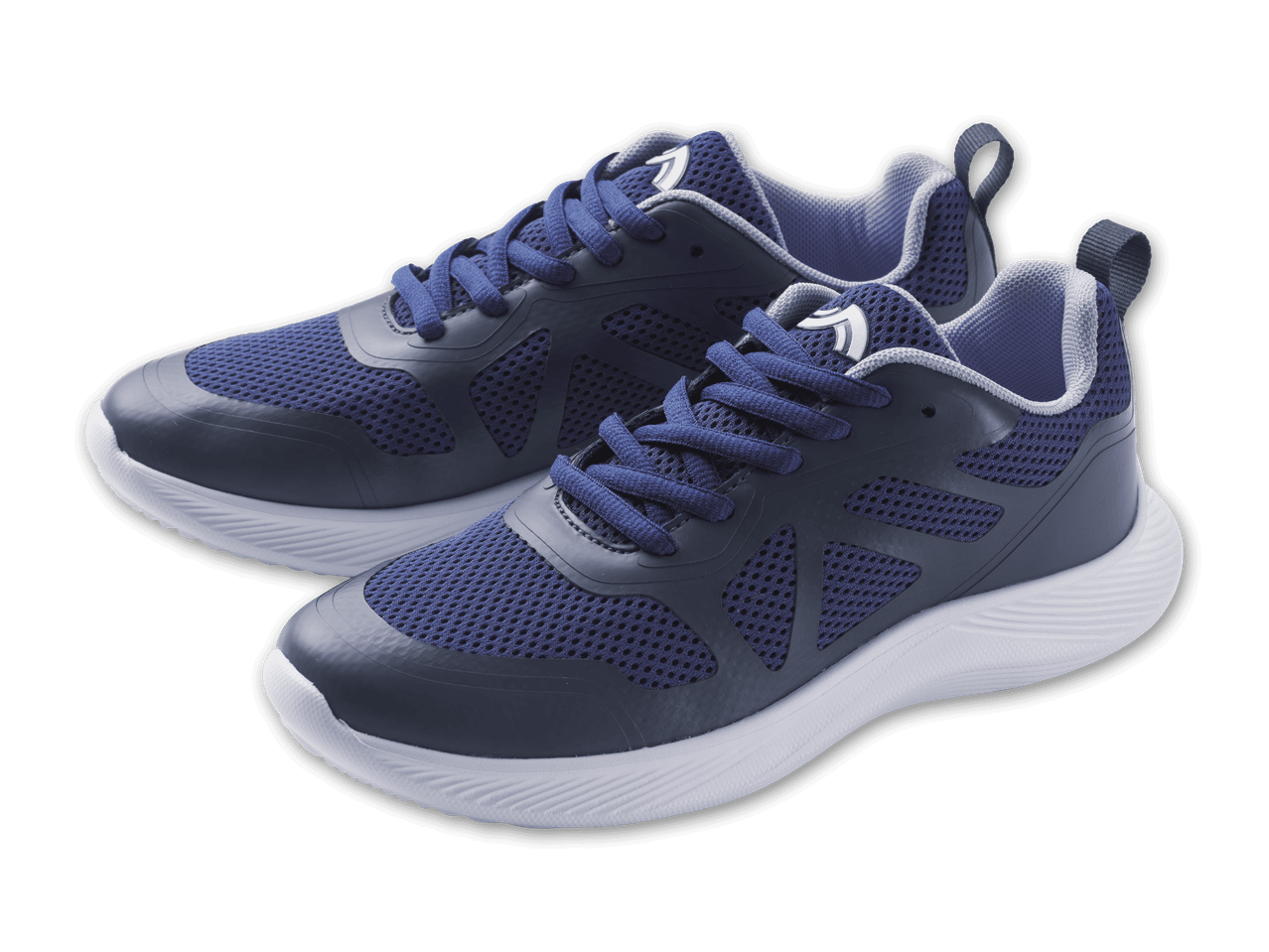 Ein Paar dunkelblaue Sportschuhe mit weißen Sohlen auf schwarzem Hintergrund.
