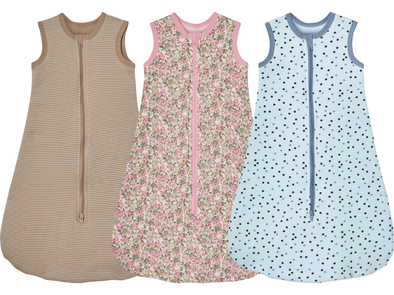 Tre babysovpåsar: en randig beige, en blommig rosa och en prickig ljusblå.