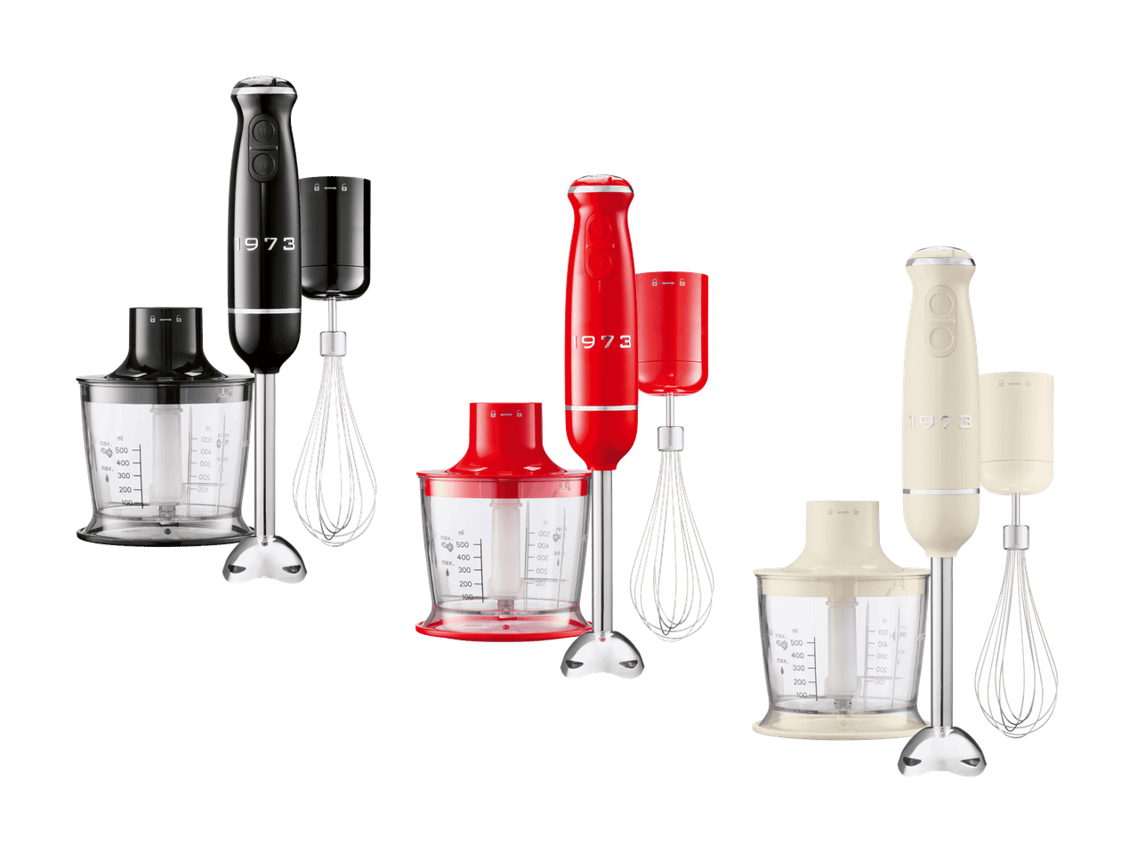 Trois ensembles de mixeurs plongeants Smeg en noir, rouge et crème avec accessoires.