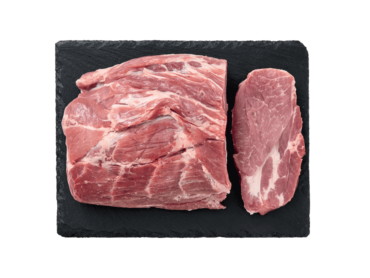 Jēla cūkgaļas kakla daļa un steiks uz melna šīfera dēļa