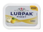 Pisket smør med citron og havsalt i en hvid beholder med gul og grå etiket.
