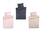 Drei Bettwäsche-Sets mit Weltraum-Motiven in Rosa, Dunkelblau und Beige.