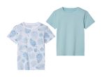 To børnet-shirts: en med blåt mønster og en lyseblå ensfarvet.