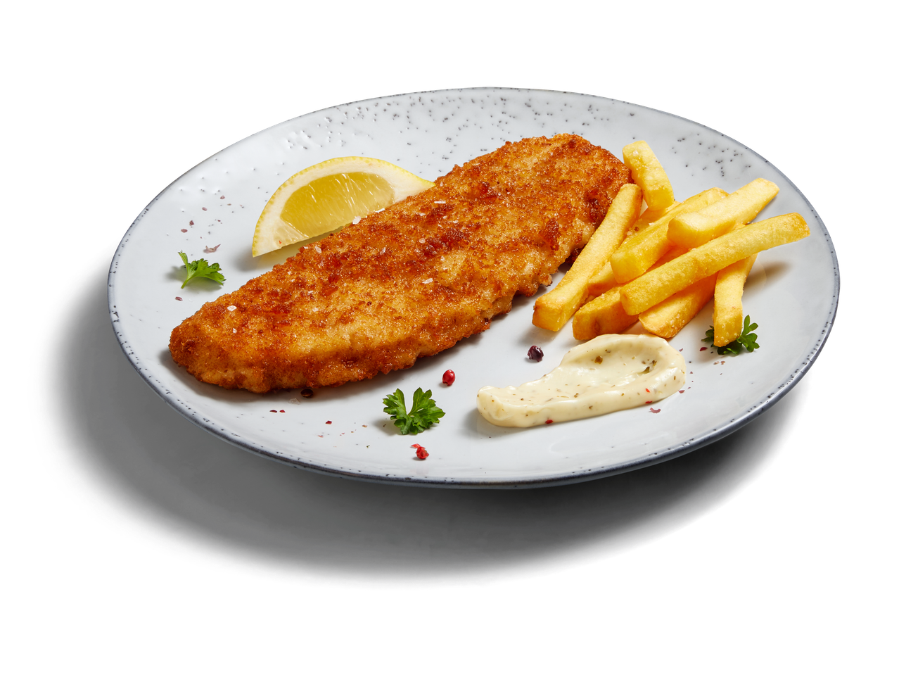 Paniertes Fischfilet mit Pommes frites und Soße.