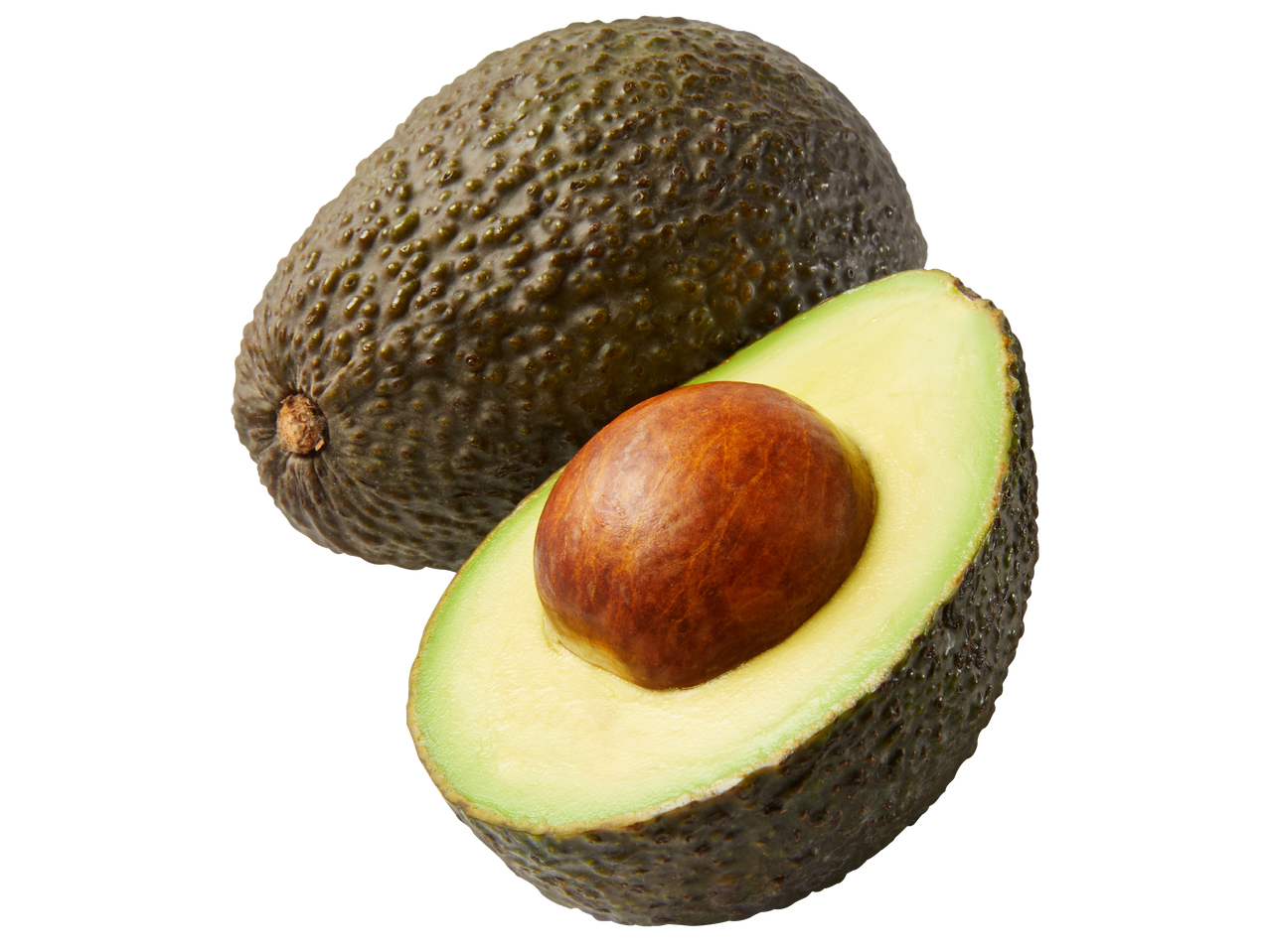 Цяло авокадо и разполовено авокадо с костилка на черен фон.