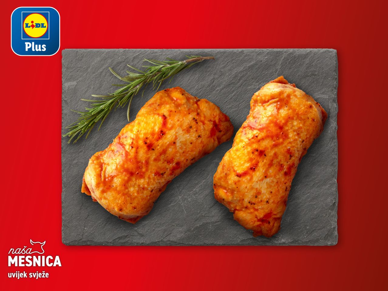 Dva pečena losos fileta na tamnoj podlozi, Lidl Plus.