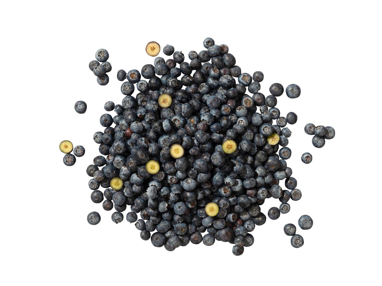 Áfonyák halma, néhány félbevágott áfonyával