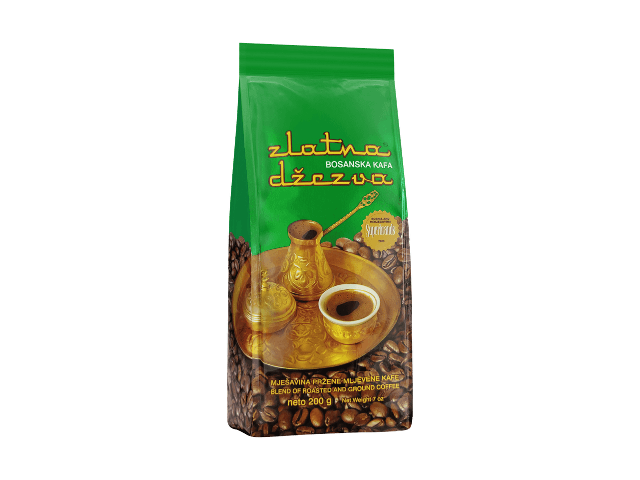 Packung Zlatna džezva gemahlener Kaffee mit Tasse und Kaffeekanne.