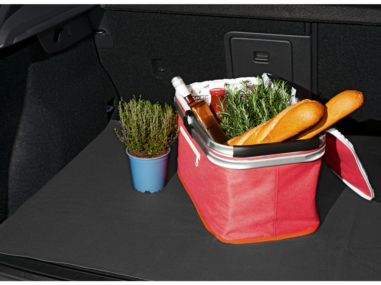 ULTIMATE SPEED® Car Boot Accessories: Red cooler bag with baguettes, herbs, and a potted plant.