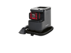 Aspirator Silvercrest® cu acumulator pentru tapițerii și covoare, cu furtun negru și baterie roșie.