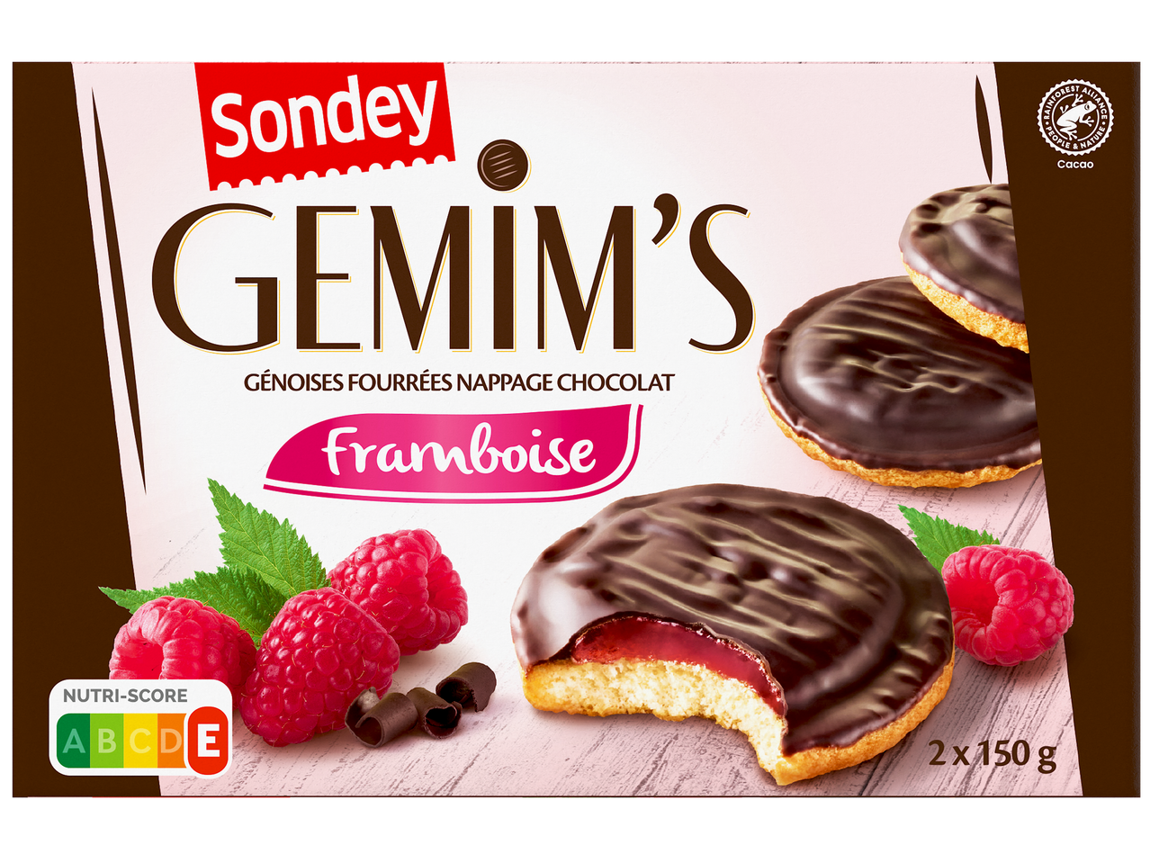 Gâteaux génoises fourrées à la framboise et nappées de chocolat, avec Nutri-Score E.