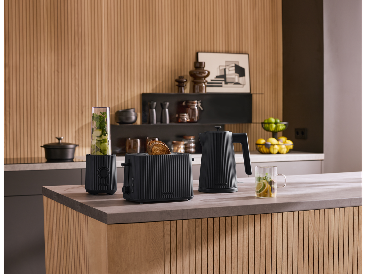 SILVERCREST® 800W Toaster, blender, and kettle in a modern kitchen setting.