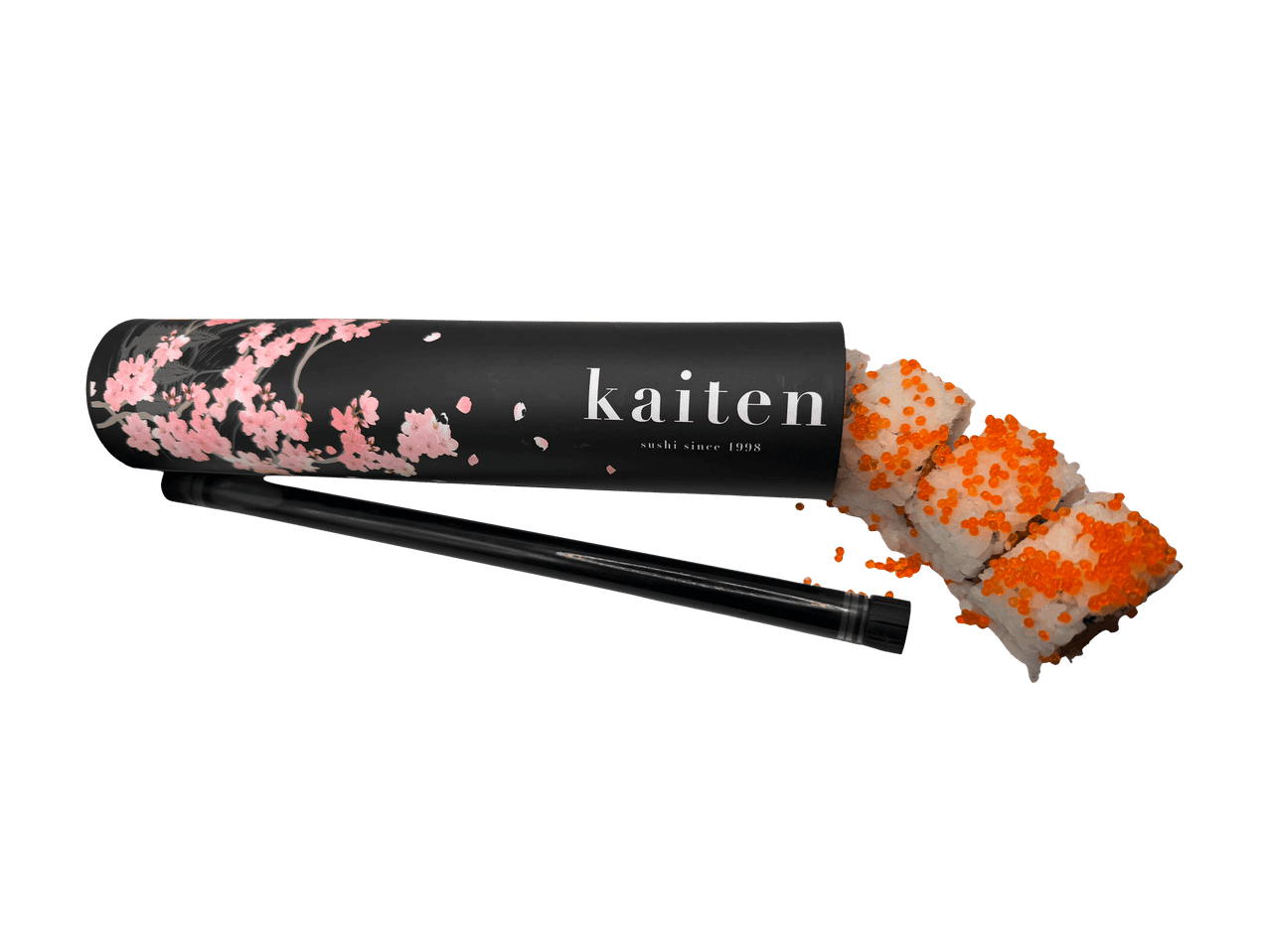 Rotoli di sushi con uova di pesce arancioni che fuoriescono da una confezione nera decorata con fiori di ciliegio rosa, con bacchette.