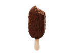 Um sorvete de chocolate com pedaços de chocolate, parcialmente comido, em um palito de madeira.