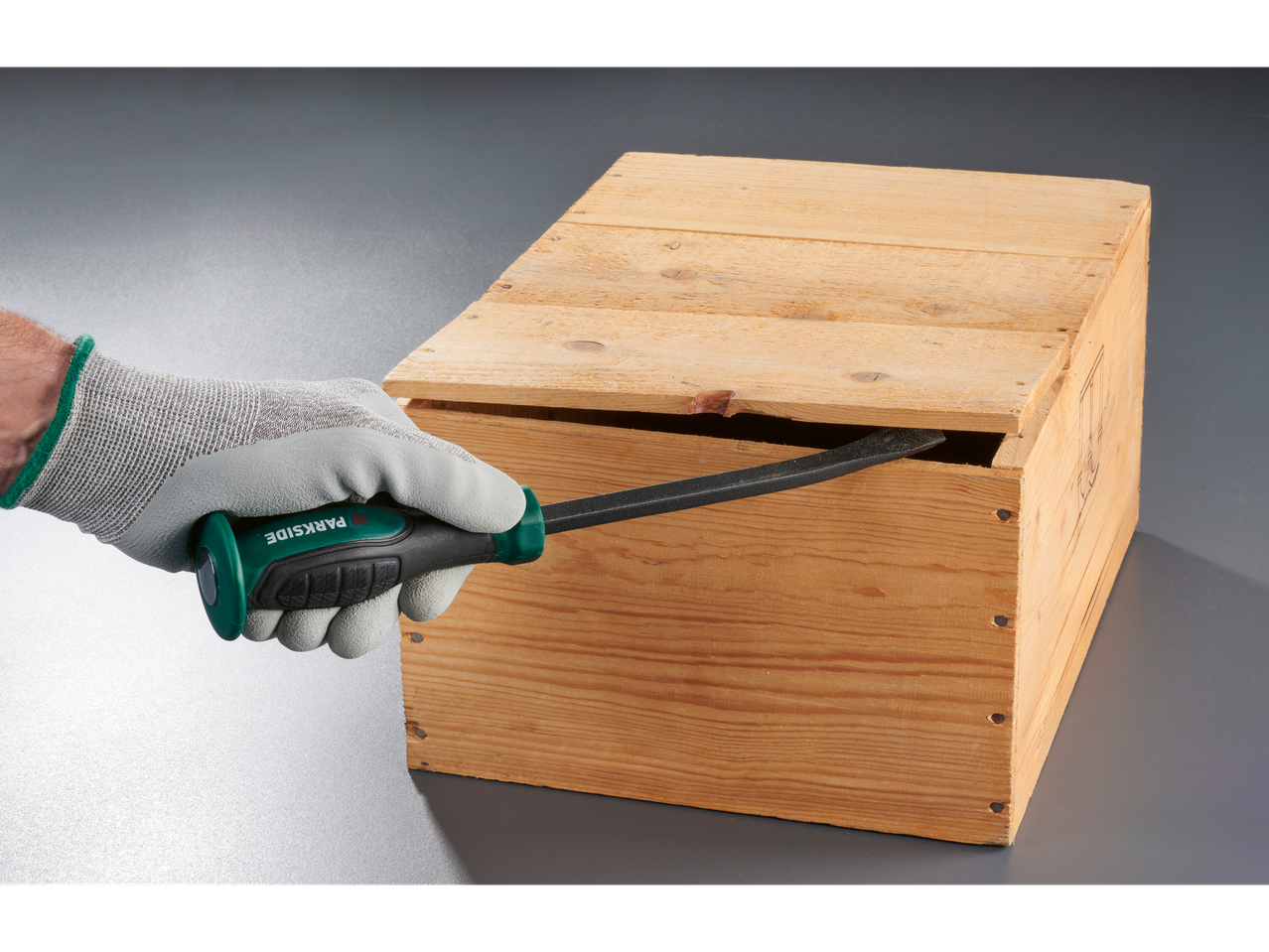 Parkside poluga/pajser se koristi za otvaranje drvene gajbe