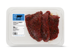 Verpakking met gemarineerde biefstukken met zwarte knoflook, 300g, met Nutri-Score C.
