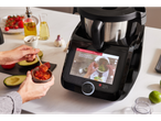 Monsieur Cuisine Smart: aragaz lent cu ecran tactil, rețetă pe ecran.