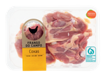 Embalagem de coxas de frango do campo cruas com rótulo indicando origem e métodos de cozedura.
