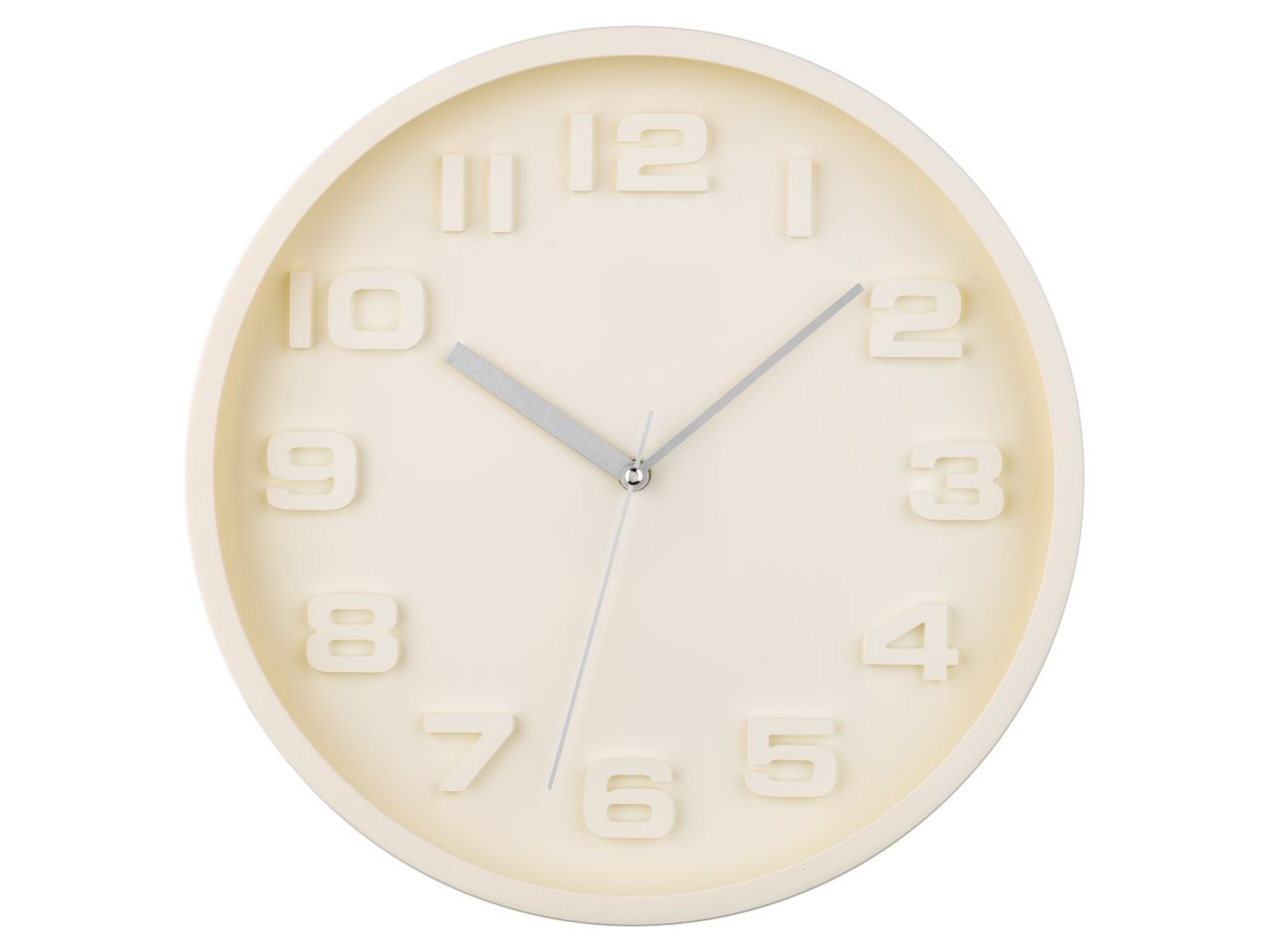 Orologio da parete color crema con numeri arabi.