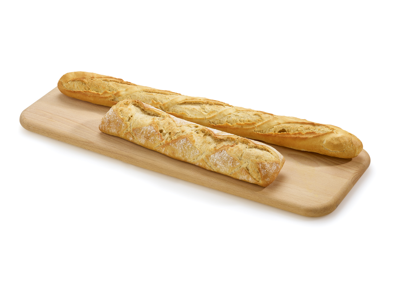 Deux baguettes, l'une plus grande que l'autre, sur une planche à découper en bois.