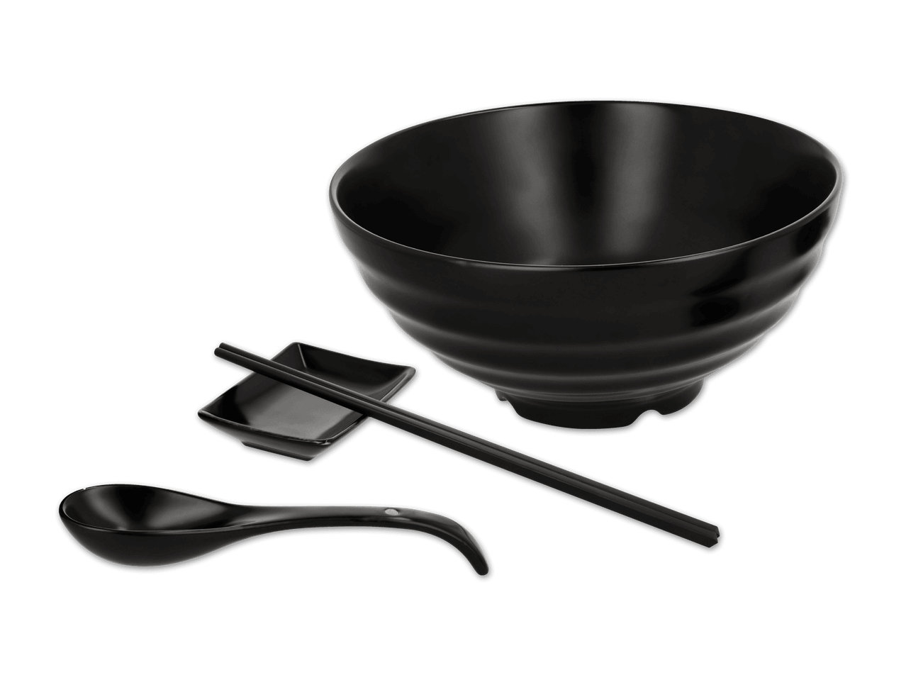 Schwarze Ramen-Schüssel mit Essstäbchen, Essstäbchenablage und Löffel auf schwarzem Hintergrund.