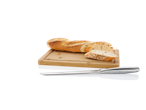 Baget, daska za rezanje i nož.
