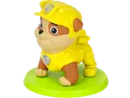 Figura de cão amarelo com capacete de construção, numa base verde.