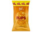 Пакетче сирене на кубчета и сирене на пръчици с надпис 'FLIPS Cheese Flavour' и '150 g e'.