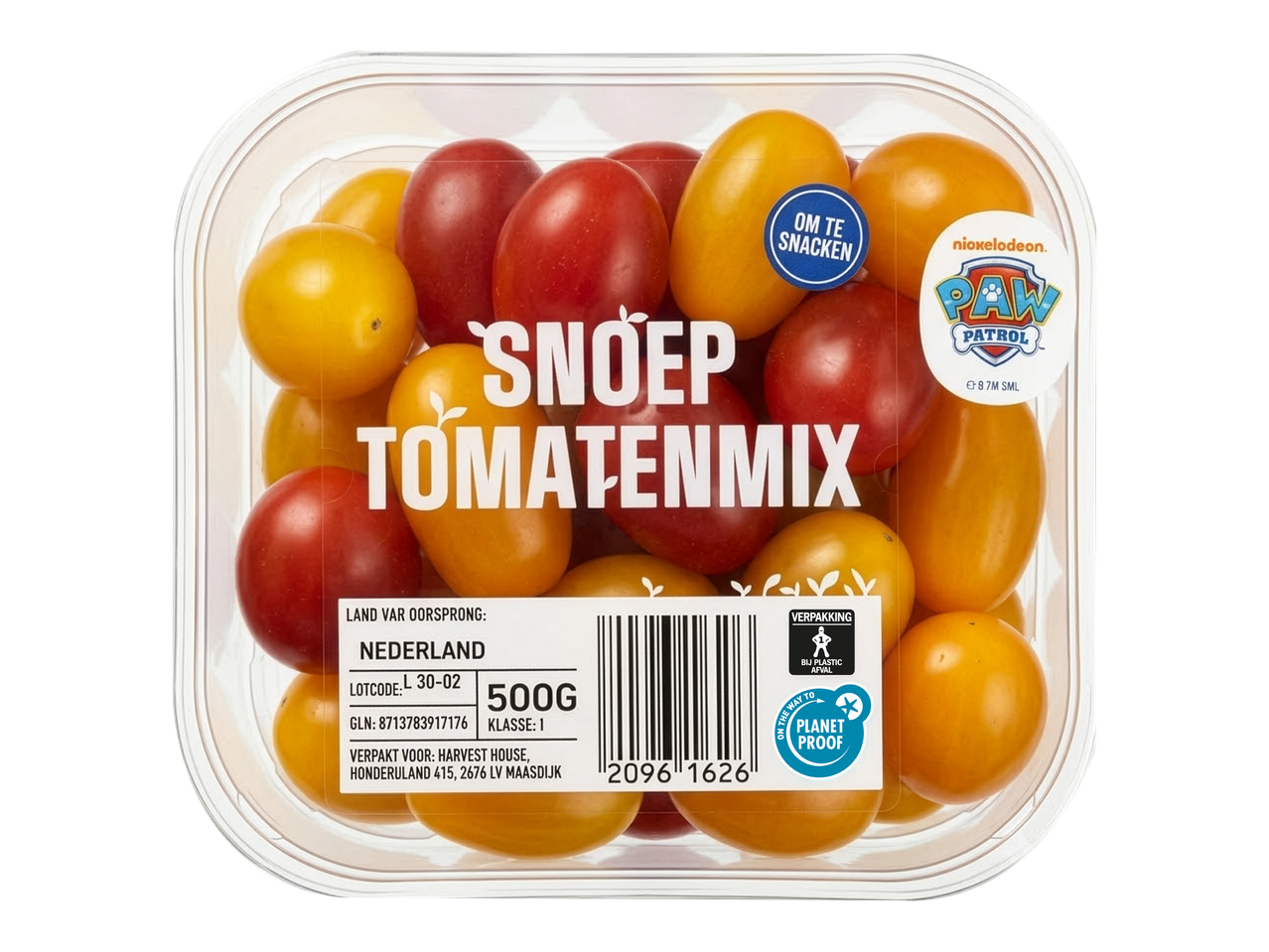 Een doorzichtige verpakking met rode en gele snoeptomaten, met een etiket met productinformatie en de tekst 'SNOEP TOMATENMIX'.