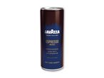 Mørkebrun dåse med espresso og mælk, der er intens og fed med dobbelt shot og 100 % Arabica.