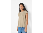 T-shirt Esmara feminina em bege, combinada com jeans e acessórios prateados.