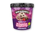 Ben & Jerry's Bohemian Raspberry isme-is i en beholder.