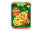 Tortelloni veganos Vemondo com tomate e manjericão.