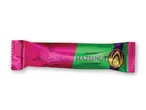 En Twix-chokoladebar i en pink og grøn indpakning.