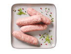 Rauwe knoflookbraadworsten op een schaal met kruiden en roze peperkorrels.