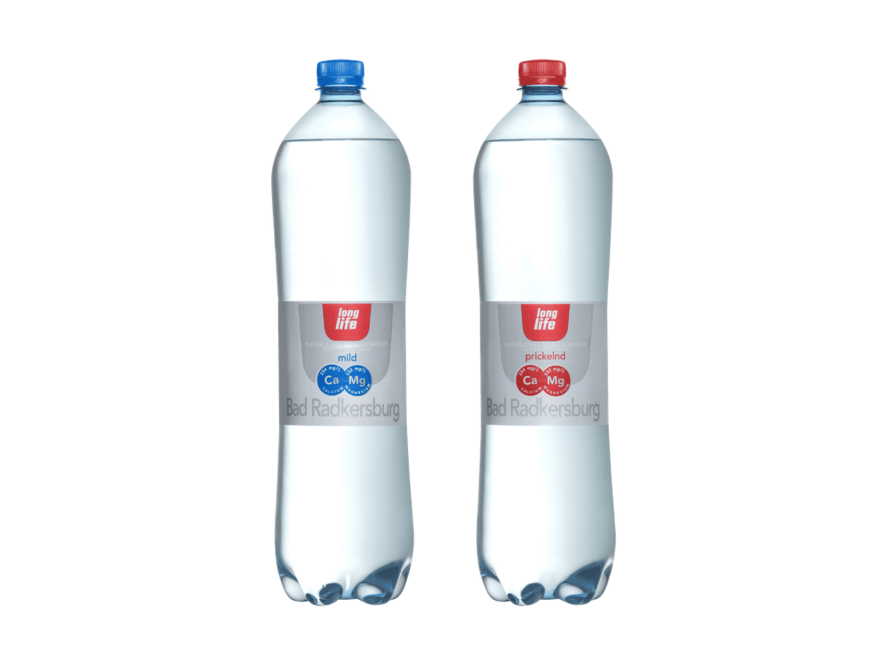 Zwei Flaschen Mineralwasser, eine mild und eine prickelnd, mit Calcium und Magnesium.