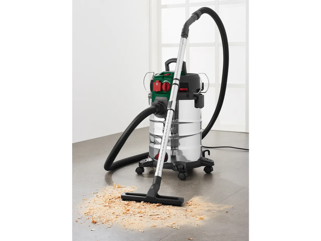 Festool usisavač s inox posudom, skuplja piljevinu.