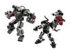 Zwei Transformers-Roboter, einer größer und grauer, der andere kleiner und dunkler.
